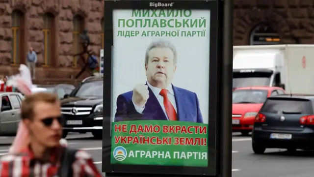 Михайло Поплавський активно займався політичною карʼєрою, був депутатом парламенту кілька скликань