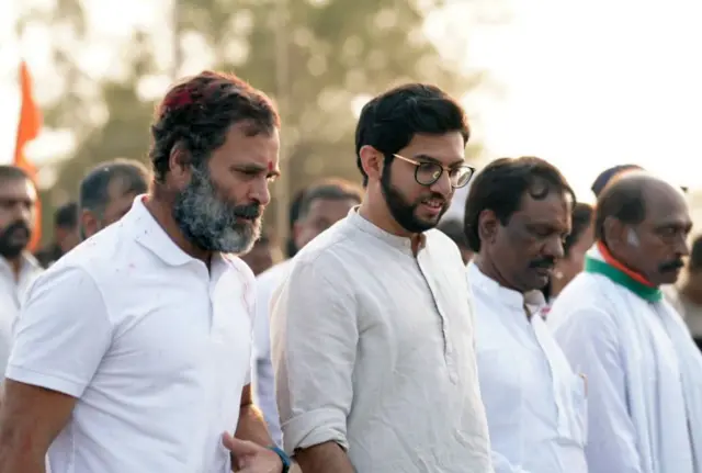 ఆదిత్య ఠాక్రేతో రాహుల్ గాంధీ