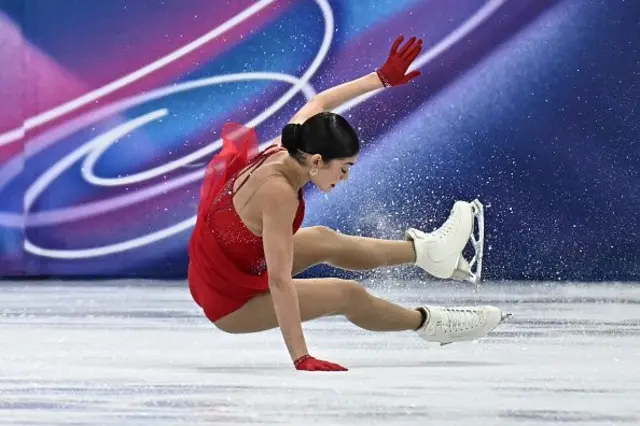 Аделія Петросян впала, виконуючи довільну програму