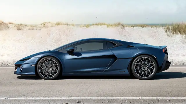 مجموع موتورهای الکتریکی و بنزینی لامبورگینی تمراریو ۹۲۰ اسب بخار نیرو تولید می‌کند