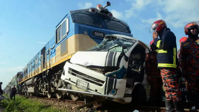 ২০২২ সালের জুলাই মাসে চট্টগ্রামের মীরসরাইয়ে একটি গাড়ি সাথে সংঘর্ষ হয় একটে ট্রেনের