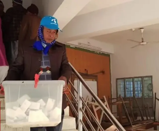 ২০১৮ সালের নির্বাচনে চট্টগ্রামের একটি কেন্দ্রে ভোটের আগে ব্যালট বাক্স ভরা পেয়েছিলেন বিবিসি'র সাংবাদিক