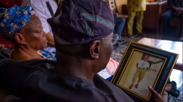 Gọvanọ Legọs gara leta ezinụlọ ihe mberede ahụ metụtara ma tie ha aka n'obi