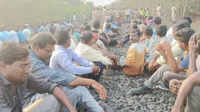 గంగవరం పోర్టులో కార్మికుల సమ్మె