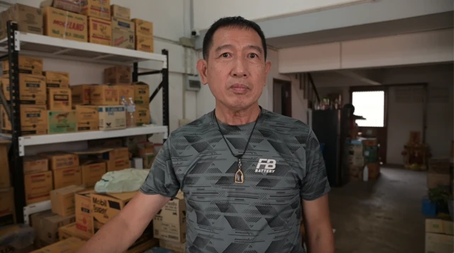 ฐาปกรณ์ ธนโรจน์วงศา เปิดร้านขายน้ำมันเครื่อง และเห็นเหตุการณ์อย่างชัดเจน