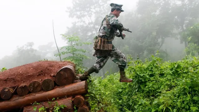 ကေအိုင်အေတပ်ဖွဲ့ဝင်တစ်ဦး (ပုံဟောင်း) 