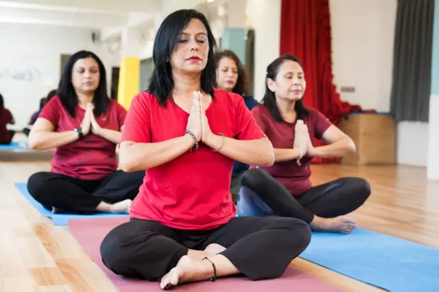 निरोगी आरोग्यासाठीच्या सवयी ज्या तुम्ही आत्ताच सुरू करू शकता - अगदी मोफत किंवा अत्यंत कमी खर्चात