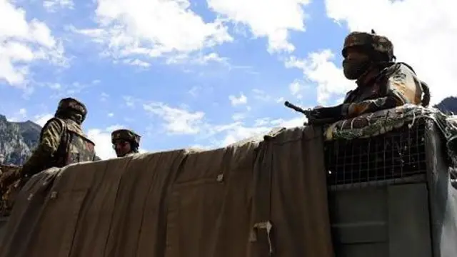 भारत-चीन सीमा पर मुस्तैद भारतीय सैनिक