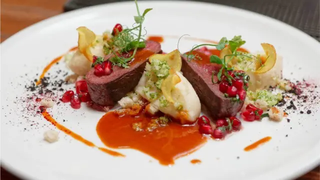 Филе оленины на картофельном пюре