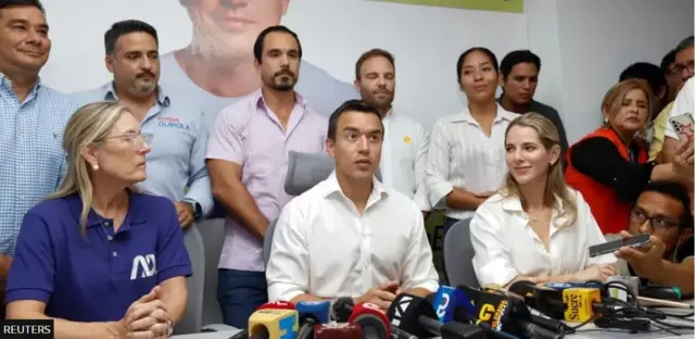 دانييل نوبوا في مؤتمر صحفي