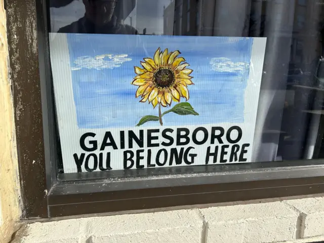 Un cartel con un dibujo de un girasol que dice: "Gainesboro: este es tu lugar".