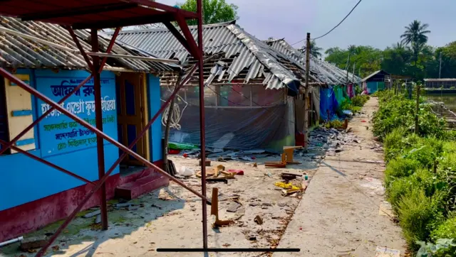 বিক্ষোভের জেরে ভাঙচুর করা হয় শাহজাহান শেখের ঘনিষ্ঠ আরেক তৃণমূল কংগ্রেস নেতা শিবু হাজরার এই মুর্গি ফার্মে