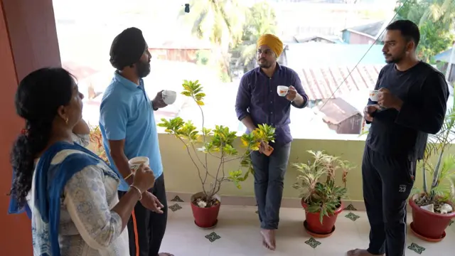 गगनदीप त्यांच्या दैनंदिन जीवनातील बहुतांश काळ स्पर्धा परीक्षांच्या तयारीतच घालवतात.