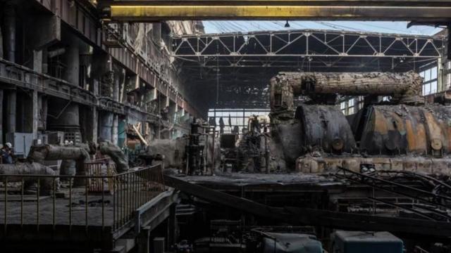 Наслідки російського удару по одній з українських електростанцій