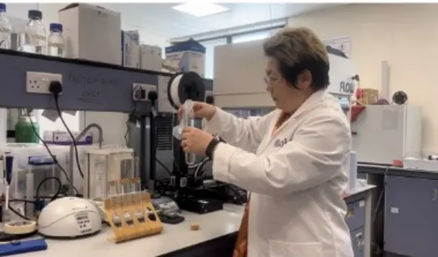 Асель Сартбаева: Кыргыз кыздары илимге кызыгып, чоң ийгиликке жетсе дейм...