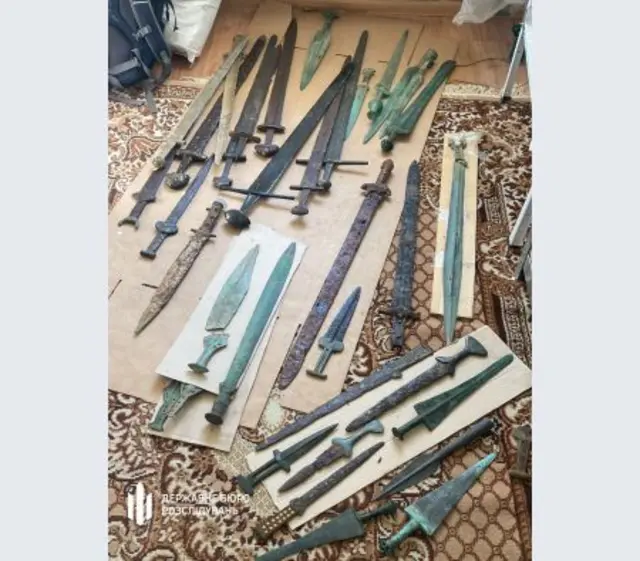 Древние мечи.