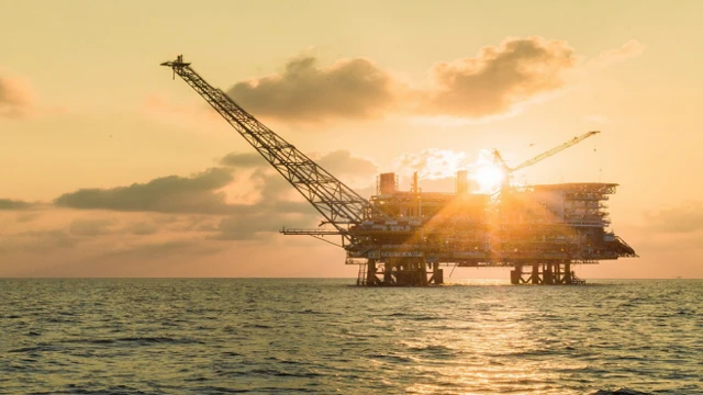 ကမ်းလွန်လုပ်ကွက်တစ်ခု 