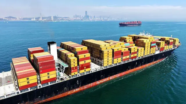 समान से लदा चीनी जहाज़