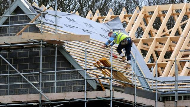 Operário trabalhandoslots jogos gratistelhado