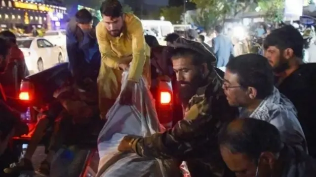 काबूल विमानतळ हल्ल्यानंतरचं दृश्य