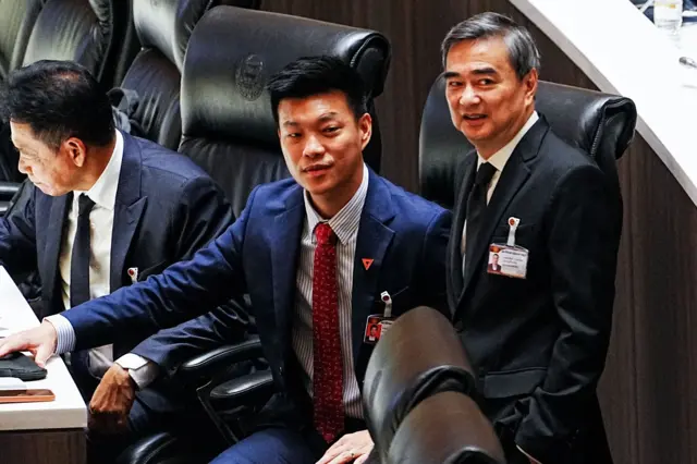 2 หัวหน้าพรรคฝ่ายค้าน ณัฐพงษ์ เรืองปัญญาวุฒิ กับ อภิสิทธิ์ เวชชาชีวะ