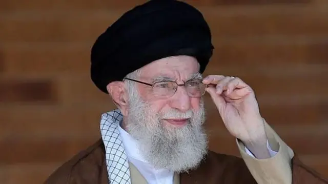 Kiongozi mkuu wa Iran, Ayatollah al-Khameni, alisema, "Hatua za utawala wa Kizayuni zenyewe zinahusika na janga hili."