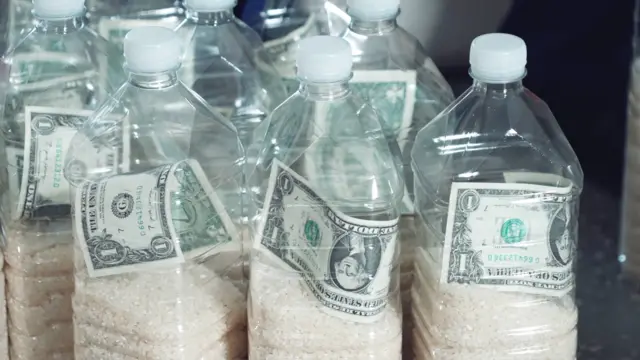 쌀과 1불, USB가 든 페트병