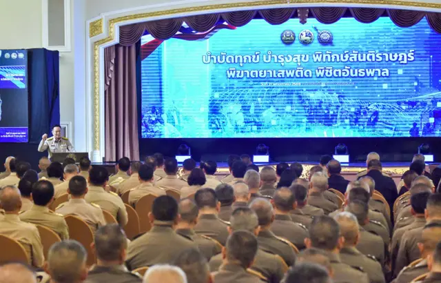 นายกฯ เป็นประธานการประชุมเชิงปฏิบัติการเพื่อขับเคลื่อนงานด้านความมั่นคงตามนโยบายรัฐบาล โดยมีผู้ว่าฯ และผู้บังคับการจังหวัดเข้าร่วมเมื่อ 21 พ.ค.