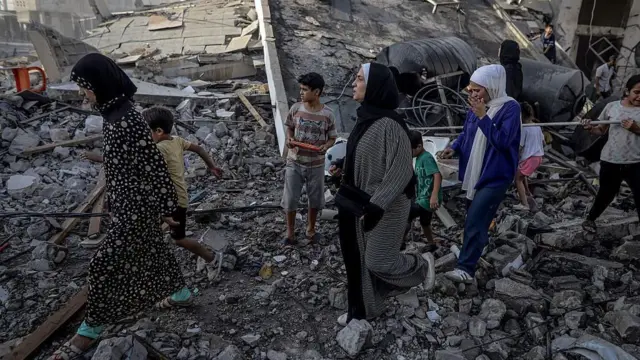 ਹਮਾਸ ਦੁਆਰਾ ਚਲਾਏ ਜਾ ਰਹੇ ਗਾਜ਼ਾ ਦੇ ਸਰਕਾਰੀ ਸਿਹਤ ਮੰਤਰਾਲੇ ਅਨੁਸਾਰ, ਯੁੱਧ ਵਿੱਚ 67,000 ਤੋਂ ਵੱਧ ਫਲਸਤੀਨੀ ਮਾਰੇ ਗਏ ਹਨ, ਜਿਨ੍ਹਾਂ ਵਿੱਚੋਂ ਜ਼ਿਆਦਾਤਰ ਆਮ ਨਾਗਰਿਕ ਹਨ - ਜਿਨ੍ਹਾਂ ਵਿੱਚ 18,000 ਤੋਂ ਵੱਧ ਬੱਚੇ ਸ਼ਾਮਲ ਹਨ