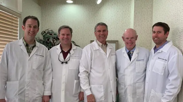 ዶ/ር ብሬንት ላርሰን እና ሌሎች የጥርስ ሐኪሞች