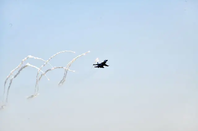 ၂၀၂၅ ဒီဇင်ဘာ ၁၆ ရက် လေတပ်ဖွဲ့စည်းမှု ၇၈ ကြိမ်မြောက်ပွဲမှာ သရုပ်ပြသနေတဲ့ စစ်ကော်မရှင်တပ်လေယာဉ်တွေ