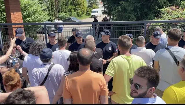 Demonstranti i policija u Kosjeriću