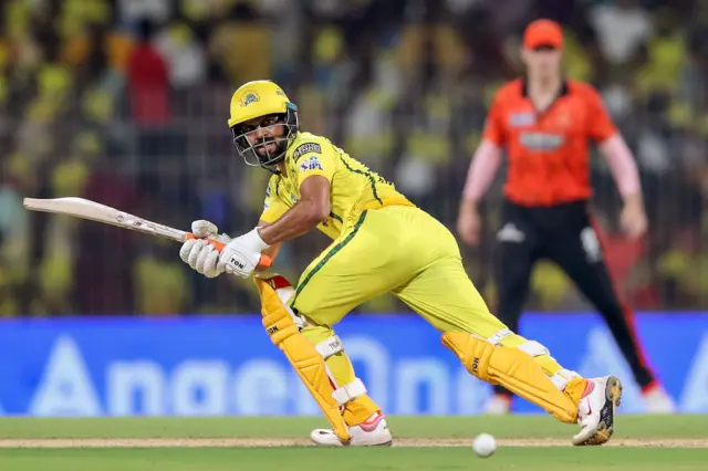 இந்த சீசனில் 120.67 என்ற ஸ்டிரைக் ரேட்டில் ஆடிவரும் ருதுராஜ் கெய்க்வாடின் அணுகுமுறை தொடர்ந்து விமர்சனத்துக்குள்ளாகிவருகிறது