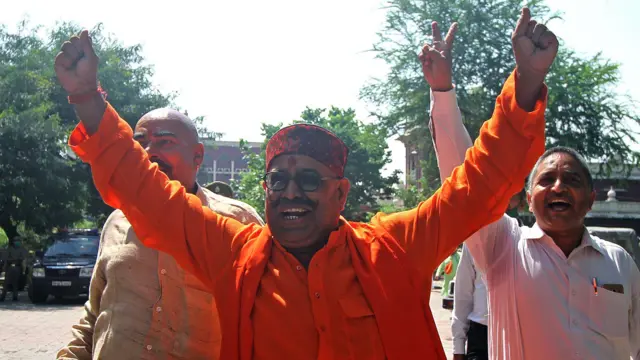 संतोष दुबे