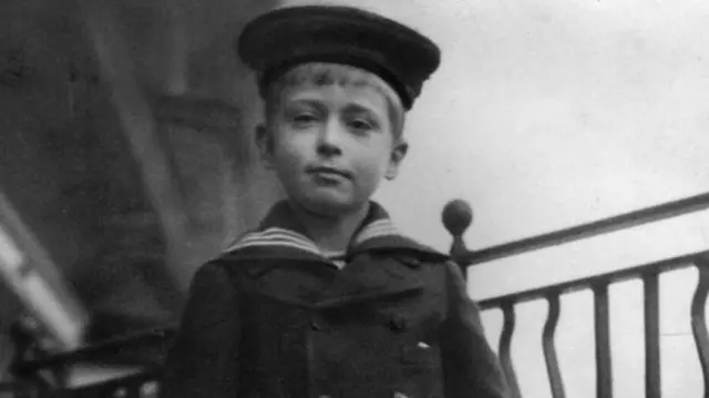 माउंटबेटन को उनके क़रीबी और मित्र 'डिकी' के नाम से पुकारते थे.