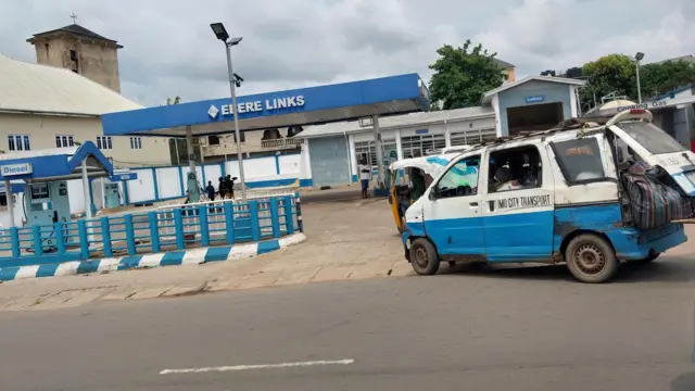 Ụgbọala bụ ndị njem na-abanye ebe a na-ere mmanụ ụgbọala