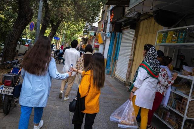 دختران بی‌حجاب در ایران