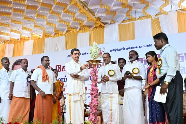 ஆளுநர் முன்னிலையில் பட்டியலினத்தோருக்கு பூணூல்: என்ன நடந்தது?