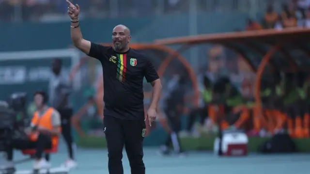 Sabon kocin Super Eagles,  Éric Sékou Chelle
