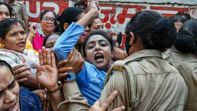పేపర్ లీక్, నీట్, జంతర్ మంతర్ నిరసనలు, చట్ట సవరణ, పబ్లిక్ ఎగ్జామినేషన్స్ యాక్ట్