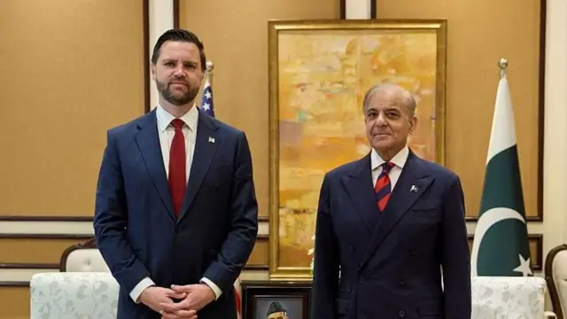 अमेरिकेचे उपराष्ट्रपती जेडी व्हेन्स आणि पाकिस्तानचे पंतप्रधान शरीफ
