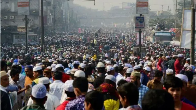 তাবলীগ জামাতে বিভক্তি দেখা দেওয়ায় গত কয়েক বছর ধরে বিশ্ব ইজতেমা দুই পর্বে অনুষ্ঠিত হচ্ছে