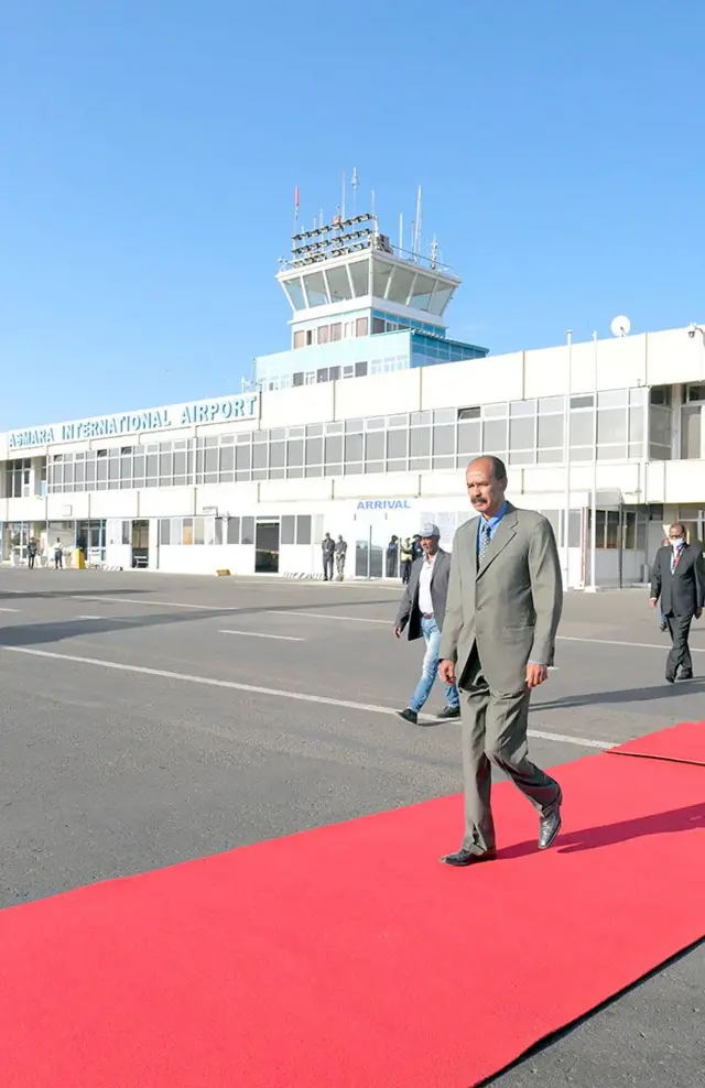 ፕሬዝዳንት ኢሳያስ አፈወርቂ በአሥመራ አውሮፕላን ማረፊያ