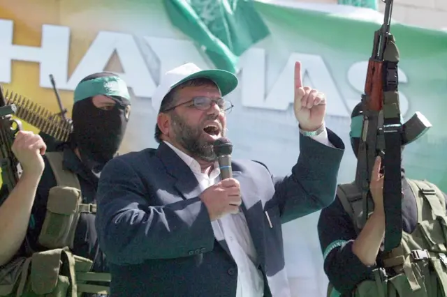 Sheekh Xasan Yuusuf, (aabaha dhalay Muscab