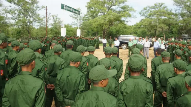 စစ်မှုထမ်းအပတ်စဉ် (၁) သင်တန်းမြင်ကွင်း