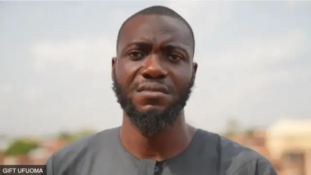 Saliu Sulaiman ree, o ni omi naa pọ ju, oun ko le wọ yara lati ko owo to$1,500 to jẹ èrè iṣẹ oko oun.
