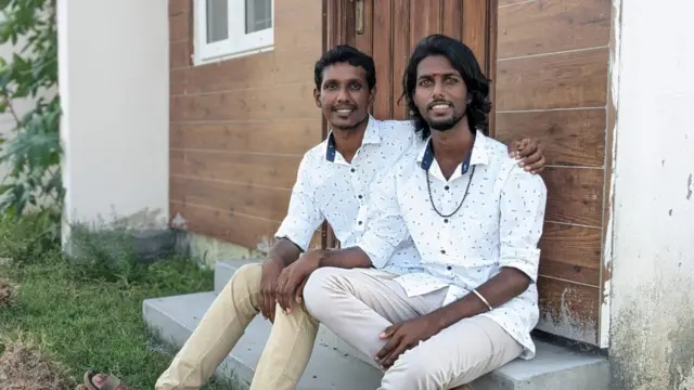 ‘தன்பாலினம் குறித்து பள்ளிப் பாடத்தில் சேர்க்க வேண்டும்’ – தன்பாலின தம்பதியின் வேண்டுகோள்