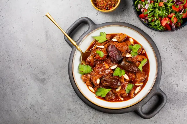 Тушковане мʼясо з овочами