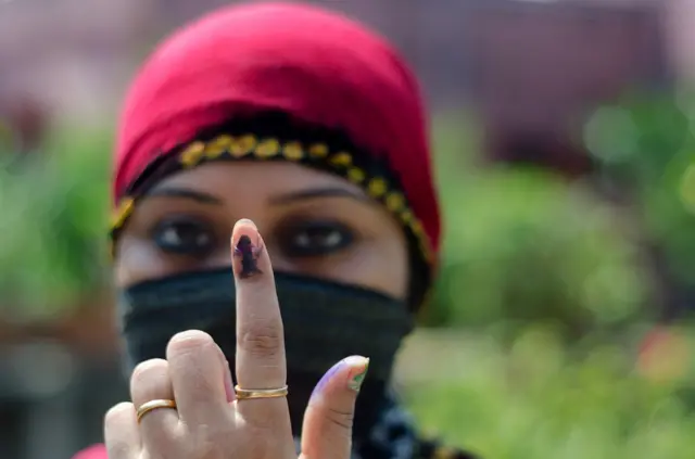 ઉમેદવારે ચૂંટણી માટે નિર્ધારિત ડિપોઝિટ ભરવાની રહે છે