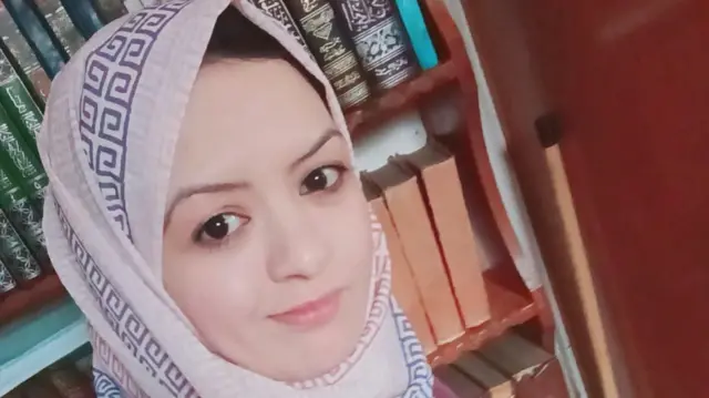 Fatma ni o n gbiyanju lati tan ina sinu ile 